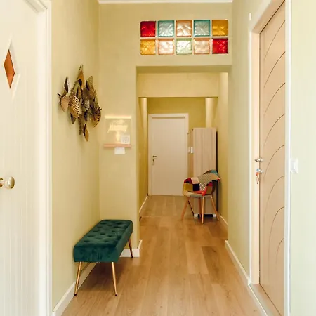 Deluxe Front Sea, Domus Lumeras ألغيرو